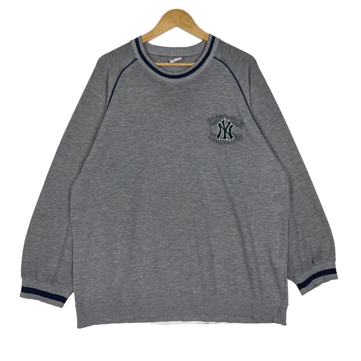New York Yankees New York Yankees Small Logo Crewneck Sweatshirt Size US L / EU 52-54 / 3 - 1 Thumbnail