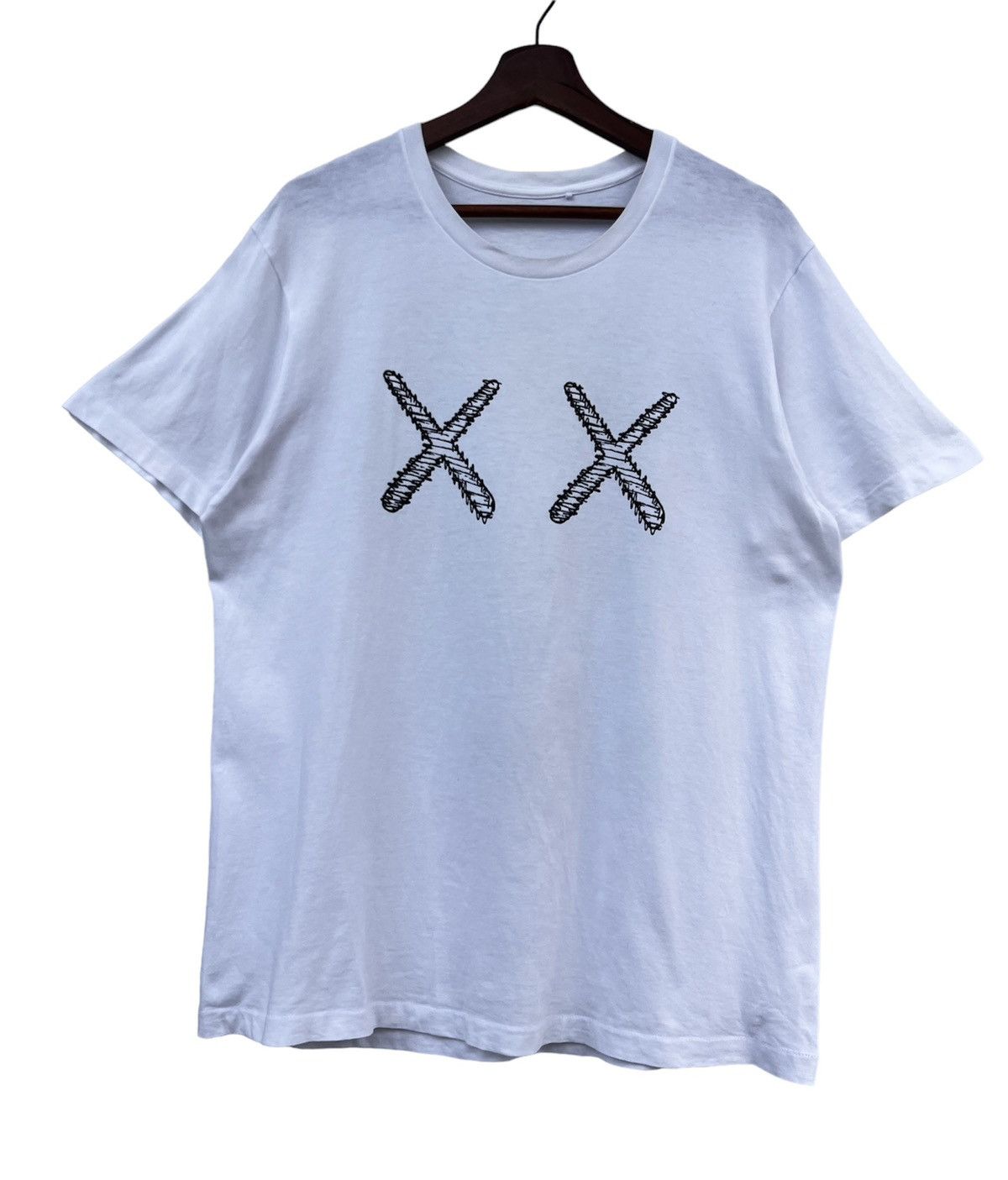 Kaws × Uniqlo Kaws X Uniqlo Shirt Skeleton Size US L / EU 52-54 / 3 - 1 Thumbnail