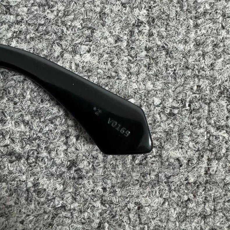 Louis Vuitton Louis Vuitton LV SELBY Sunglasses. Size ONE SIZE - 7 Thumbnail