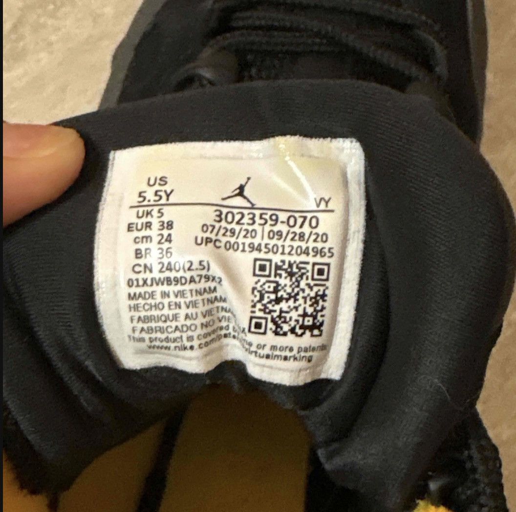 Jordan Brand Air Jordan 9 retro GS’ Charcoal University Gold Size US 5.5 / EU 38 - 6 Thumbnail