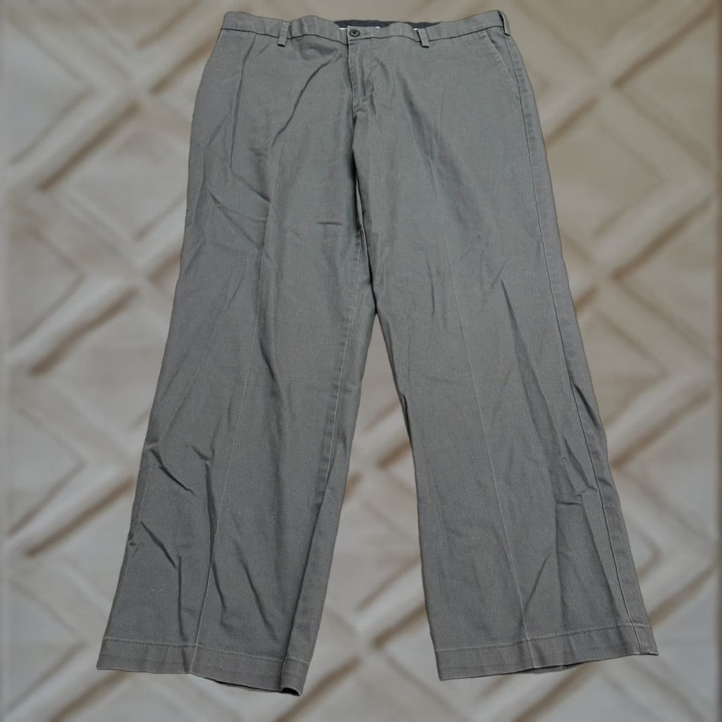 Dockers Dockers Classic Fit Signature Khaki Pants Mens 40x32 Gray Straight Leg Workwear Size US 40 / EU 56 - 1 Thumbnail