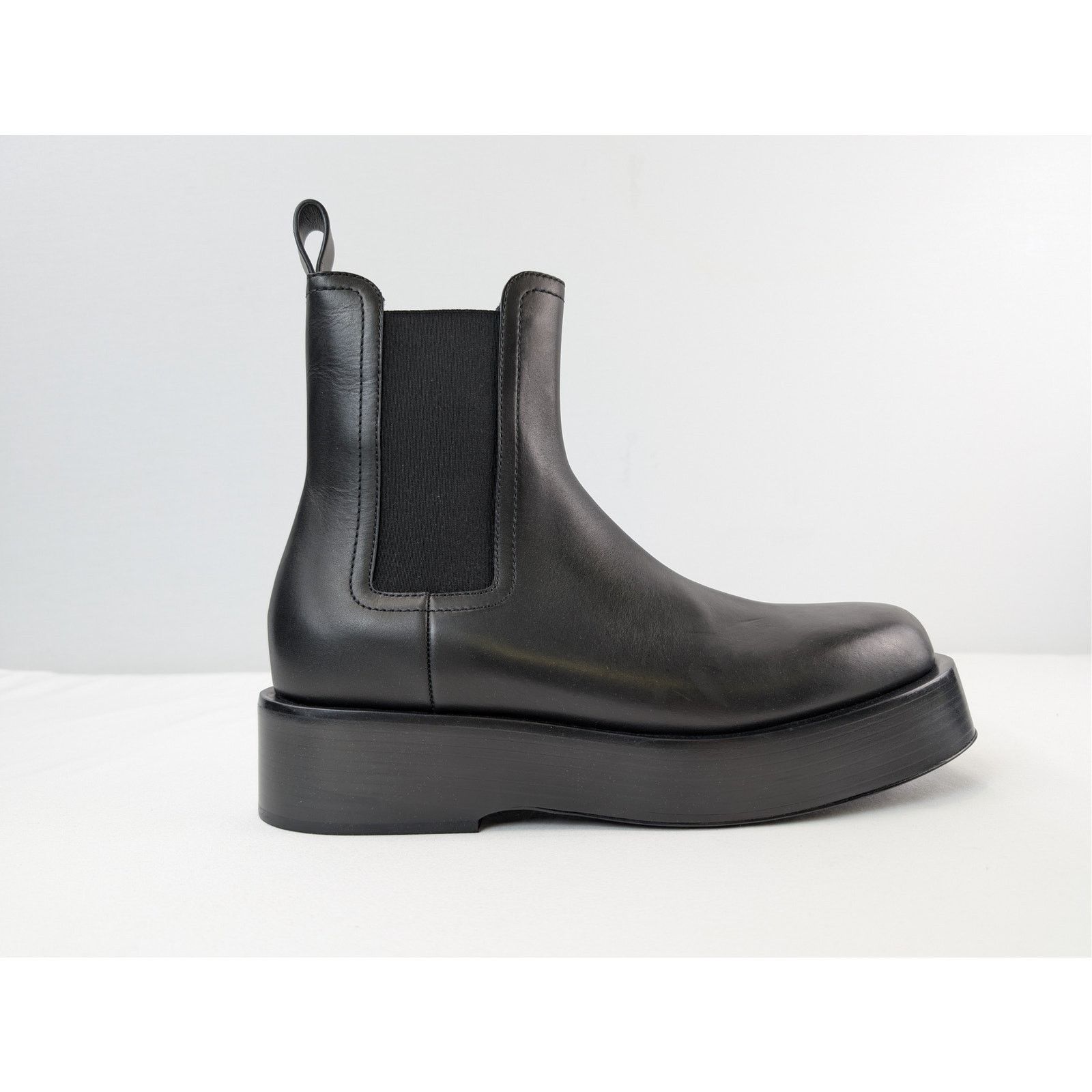 Bottega Veneta o1rshd1 Daisy Calf Torino Ankle Boots in Black Size US 10 / EU 43 - 1 Thumbnail