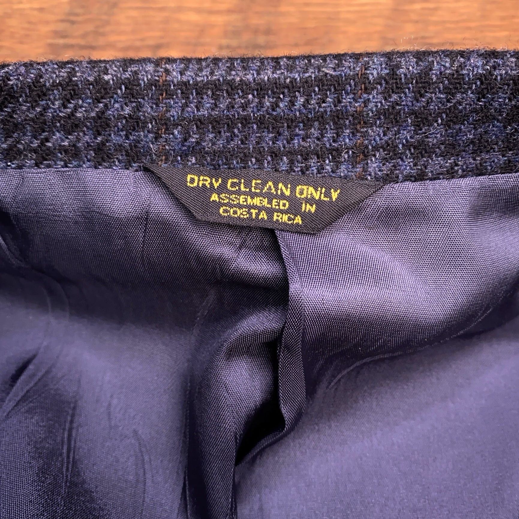 Farah VINTAGE Farah Blazer Jacket Blue Wool Tweed Herringbone Plaid Sport Coat 44R Men Regular Notch Lapel Single-Breasted Two-Button Front Size 44R - 5 Thumbnail