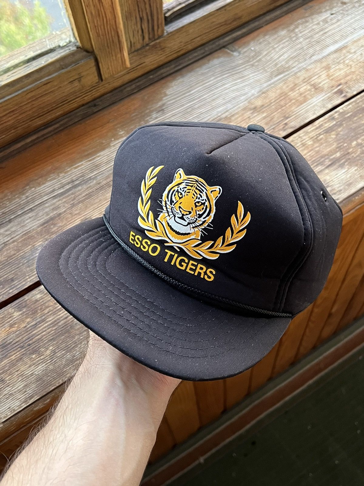 Vintage Vintage Y2K Esso Tiger Trucker Hat Yellow Size ONE SIZE - 1 Thumbnail