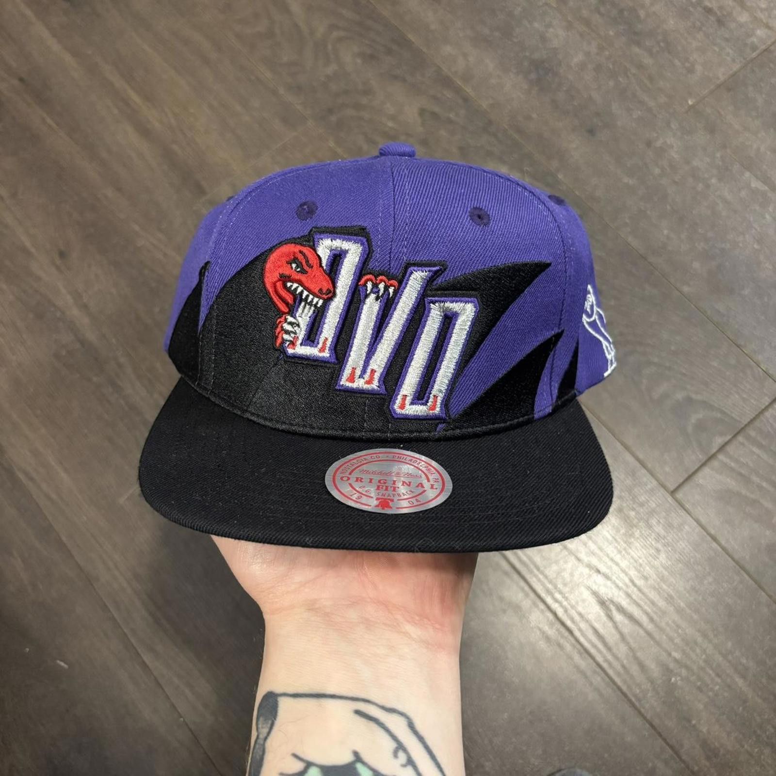 October's Very Own Toronto raptors ovo octobers very own shark bite hat Size ONE SIZE - 1 Thumbnail