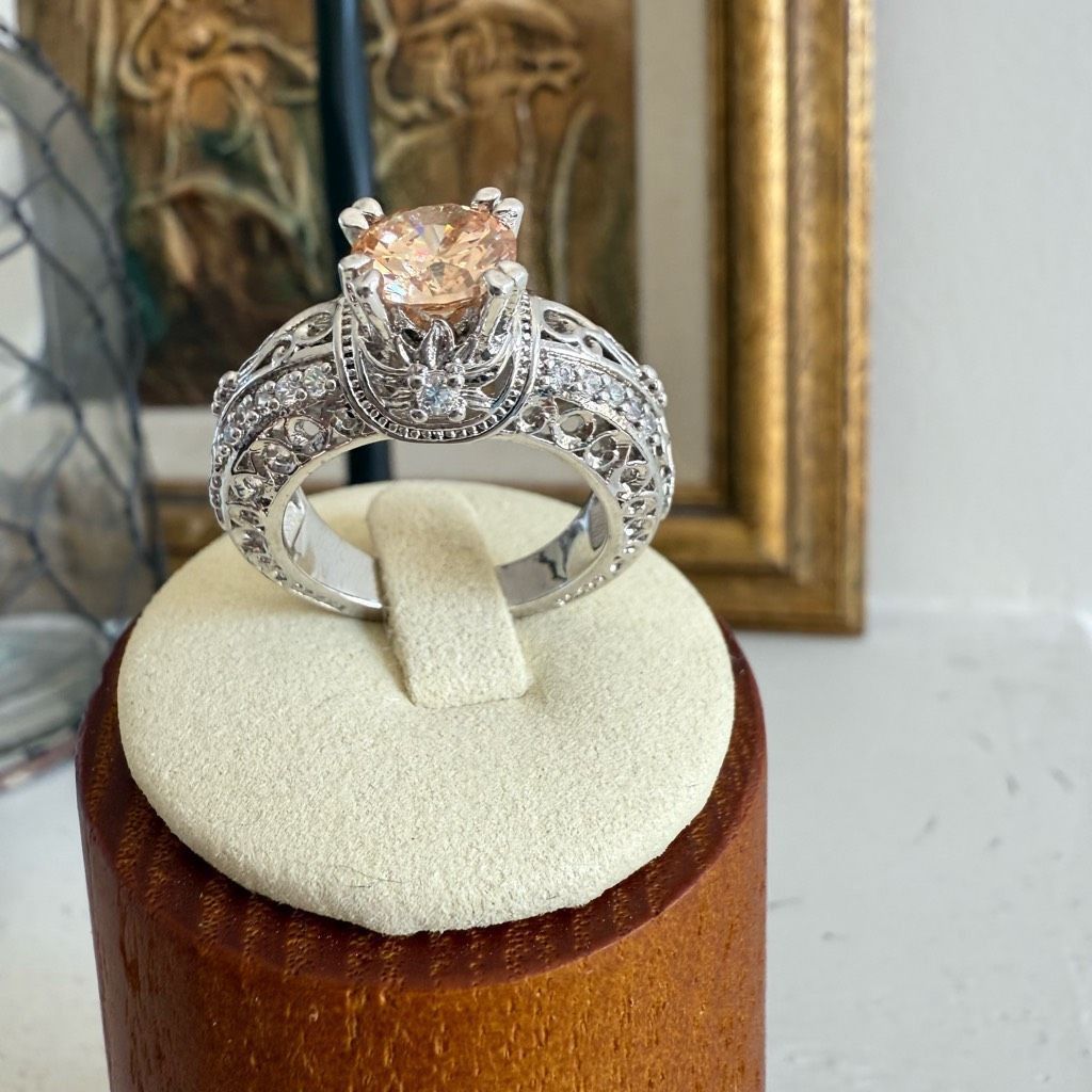 Other Unsigned Silver Tone Canary Rhinestone Fashion Ring 8 Size ONE SIZE - 1 Thumbnail
