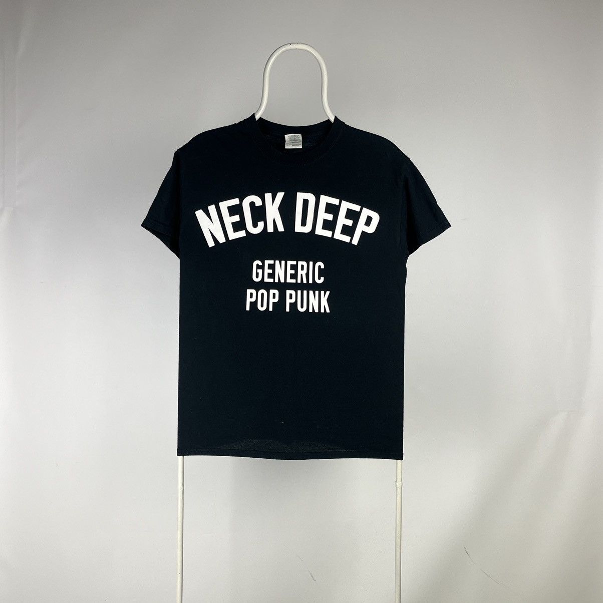 Band Tees Neck deep Tshirt generic pop punk size Medium Size US M / EU 48-50 / 2 - 1 Thumbnail