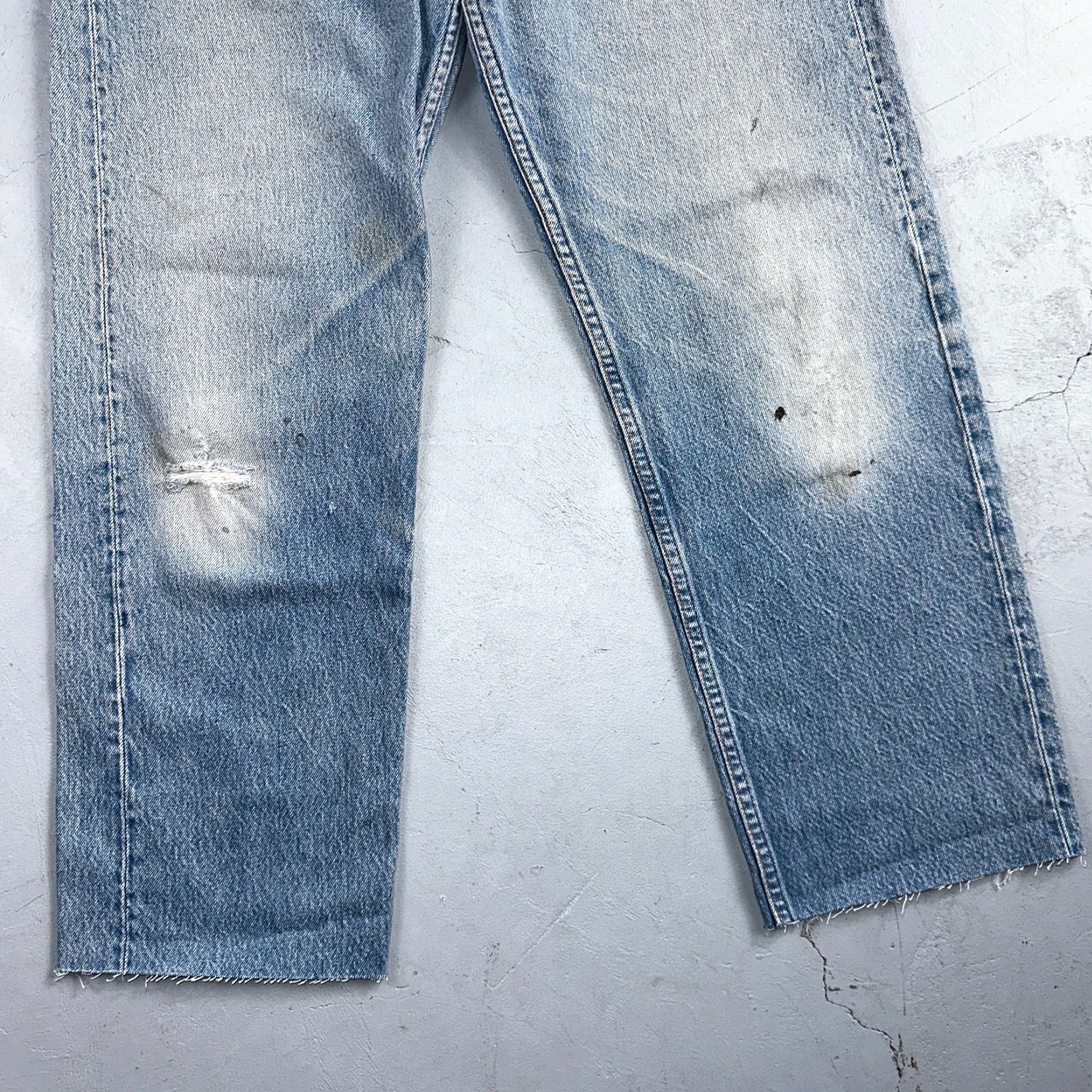 Levi's VINTAGE Levi's 501 Jeans Men's Straight Leg 35 Light Wash 90s USA Cotton Denim Classic Size US 35 - 3 Thumbnail