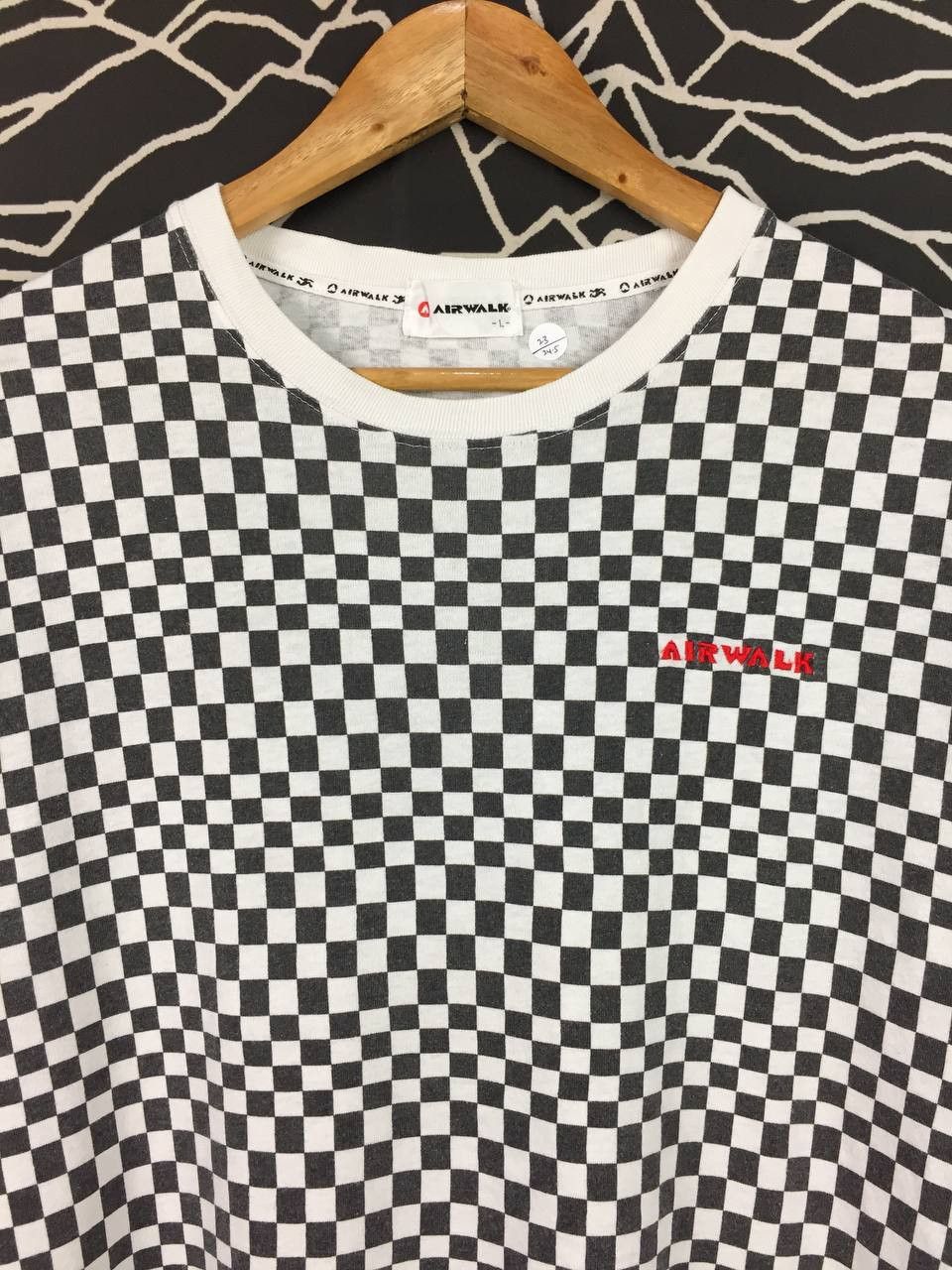Airwalk Vtg Airwalk Skateboard Classic Checker All Over Print Tee Size US L / EU 52-54 / 3 - 3 Thumbnail