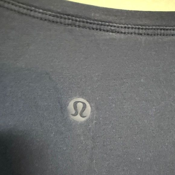 Lululemon Lululemon Navy Blue Long Sleeve Performance Top (Ap. M, 18”) Size M / US 6-8 / IT 42-44 - 7 Thumbnail