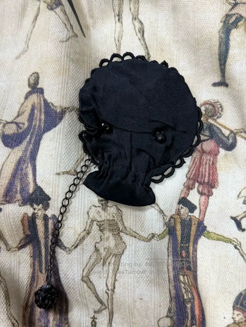 Undercover Undercover Skull Lace Diamond Brooch Size ONE SIZE - 1 Thumbnail