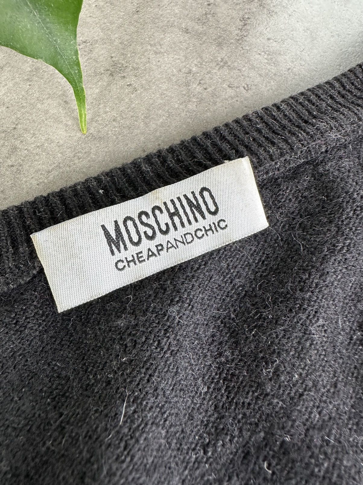 Moschino Moschino V-neck Wool Sweater Size M / US 6-8 / IT 42-44 - 2 Thumbnail