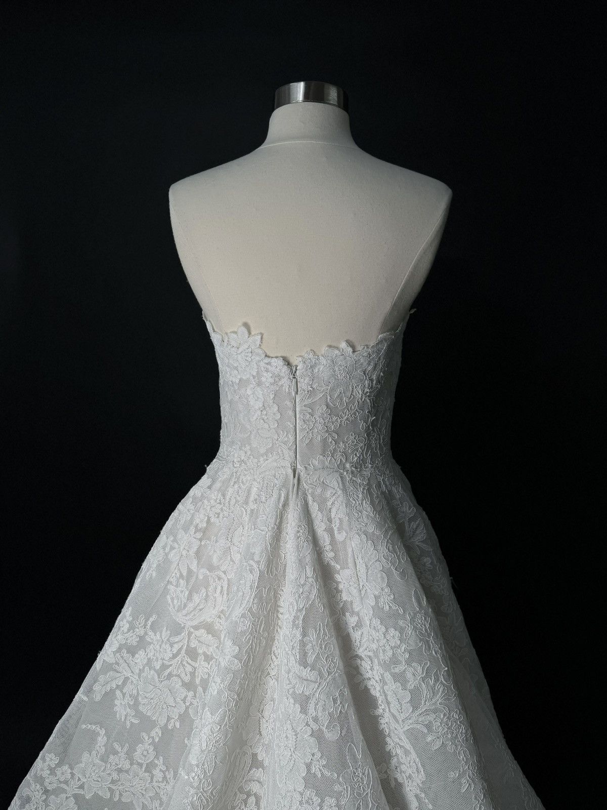 Other Preloved US 6 Anna Augusta French corded lace Bridal Gown Size M / US 6-8 / IT 42-44 - 5 Thumbnail