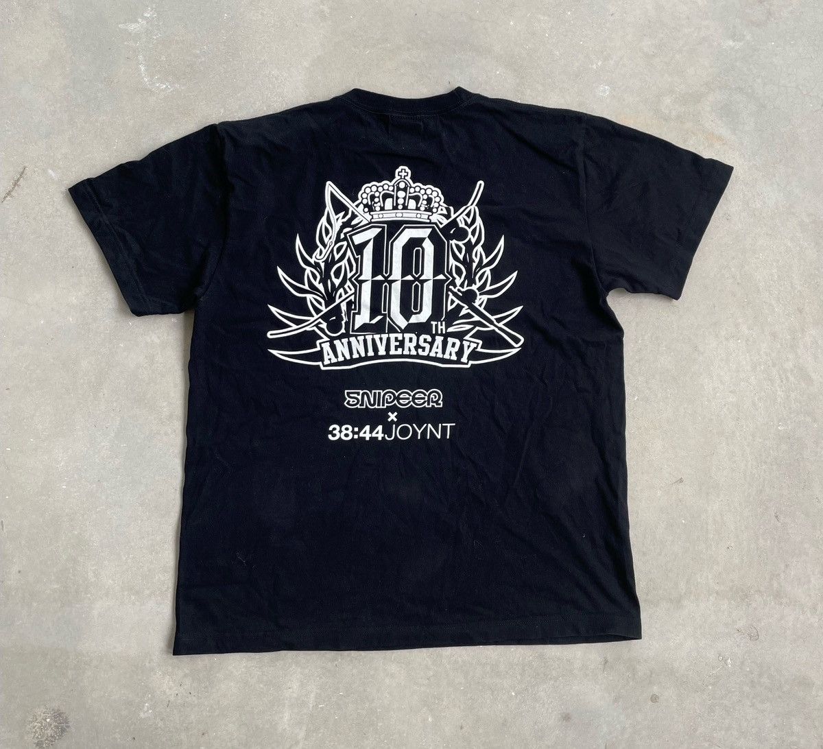 Japanese Brand 38:44 JOYNT X SNIPEER 10th ANNIVERSARY TEE Size US M / EU 48-50 / 2 - 4 Thumbnail