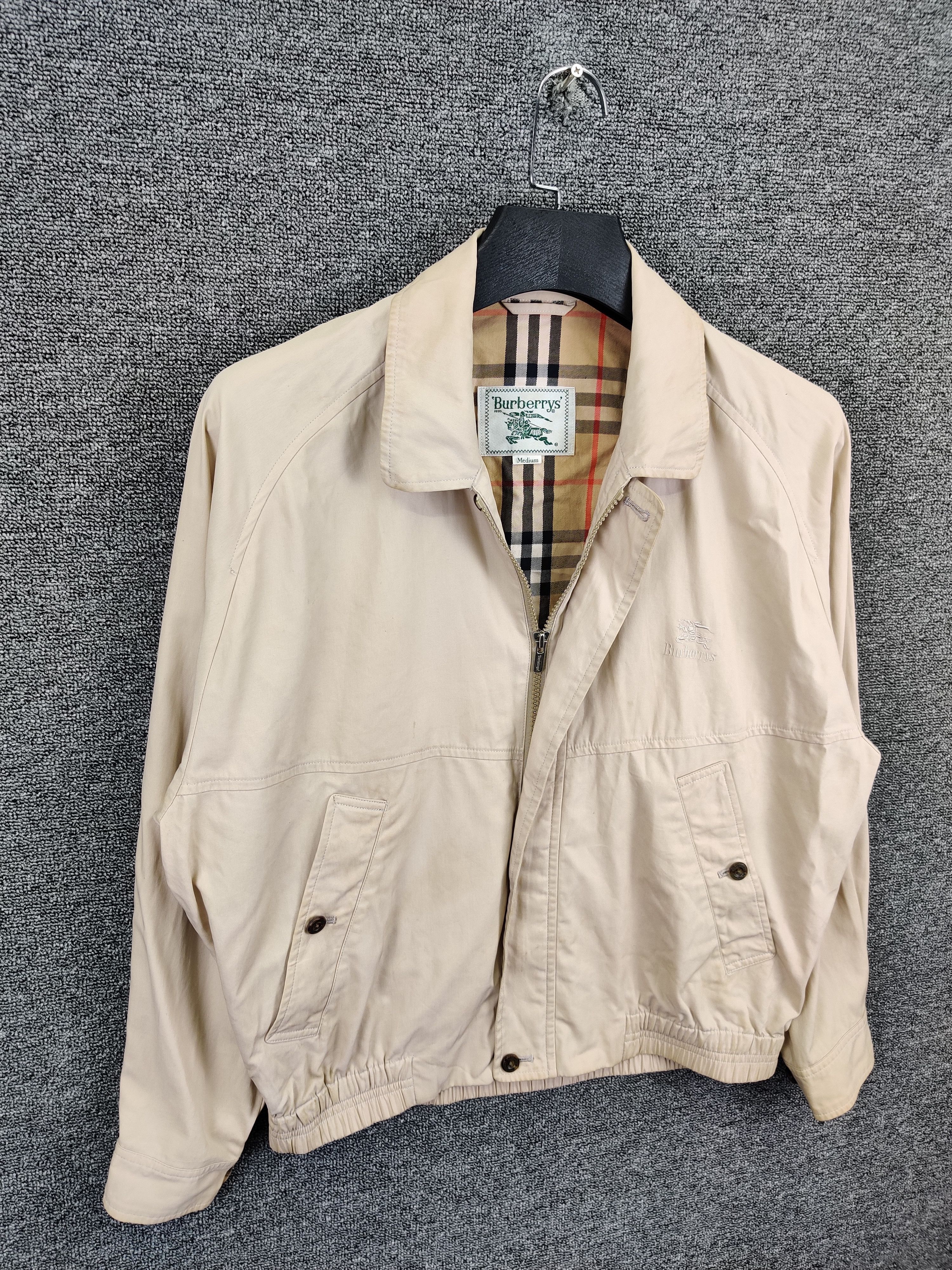 Burberry Nice❗Burberry Nova Check Bomber Jacket Size US M / EU 48-50 / 2 - 4 Thumbnail