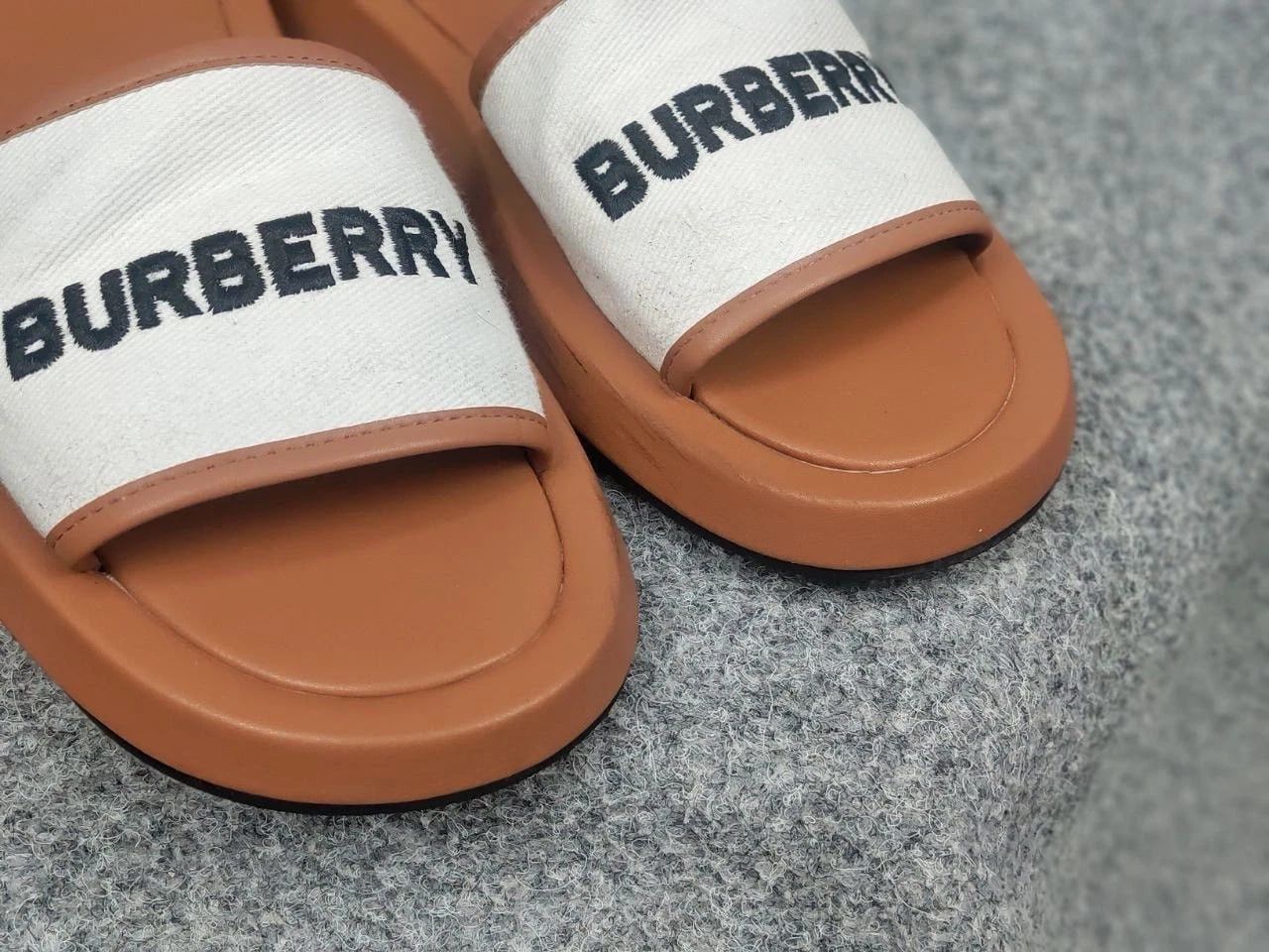 Burberry Burberry Buckingham Brown Logo Slides in Canvas & Leather Size US 9 / IT 39 - 19 Thumbnail