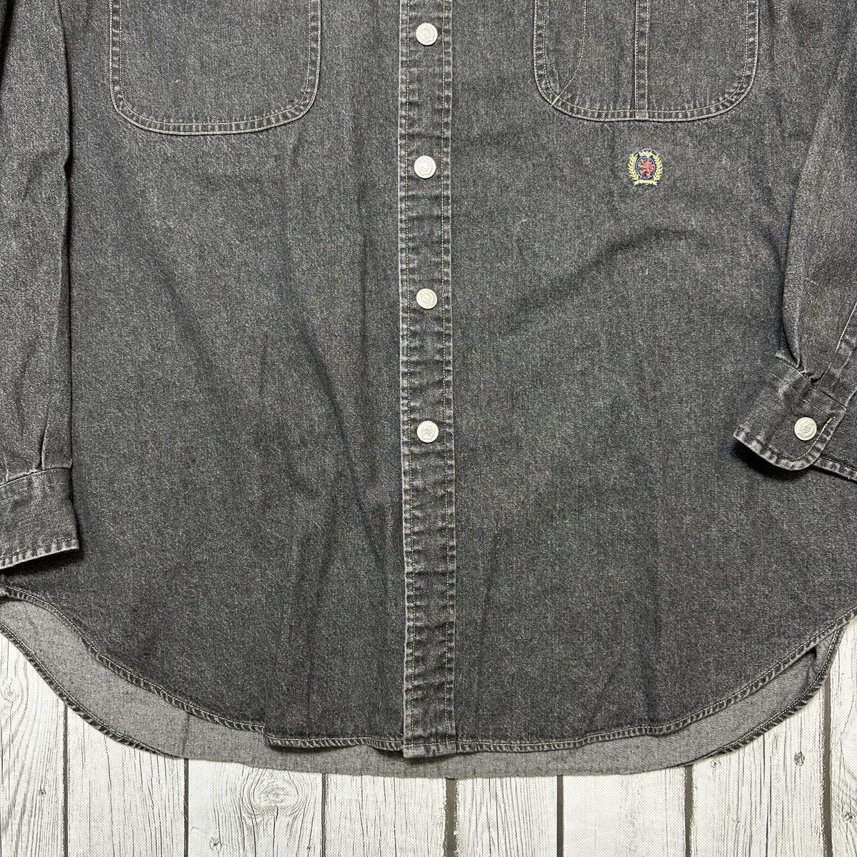 Tommy Hilfiger × Vintage Vintage Tommy Hilfiger denim shirt Size US XL / EU 56 / 4 - 4 Thumbnail