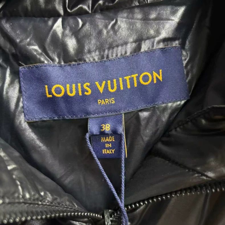 Louis Vuitton Louis Vuitton Black solid glossy hooded long sleeve down j Size XS / US 0-2 / IT 36-38 - 3 Thumbnail