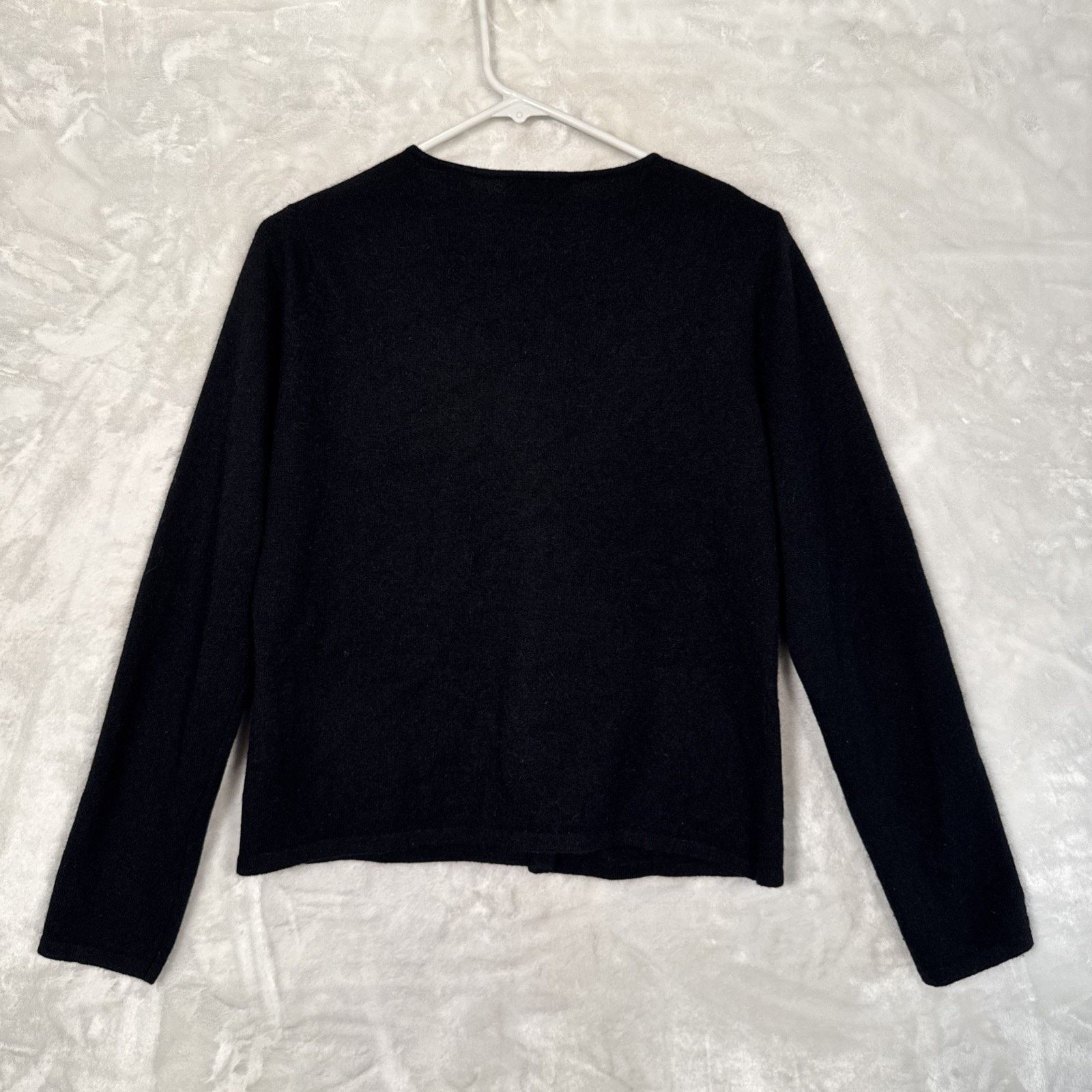 Lord & Taylor Lord & Taylor Black Lamb wool Cardigan embroidered floral Size M / US 6-8 / IT 42-44 - 10 Thumbnail