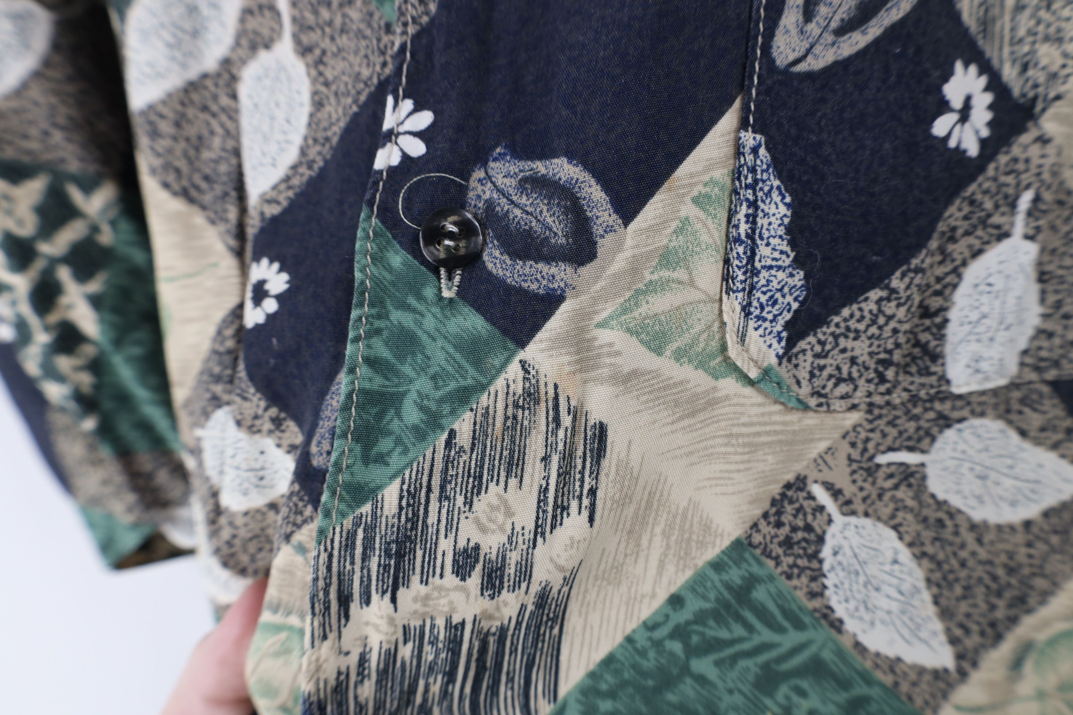 Vintage Vintage 90s Streetwear Leaf Rayon Collared Button Shirt Size US L / EU 52-54 / 3 - 4 Thumbnail