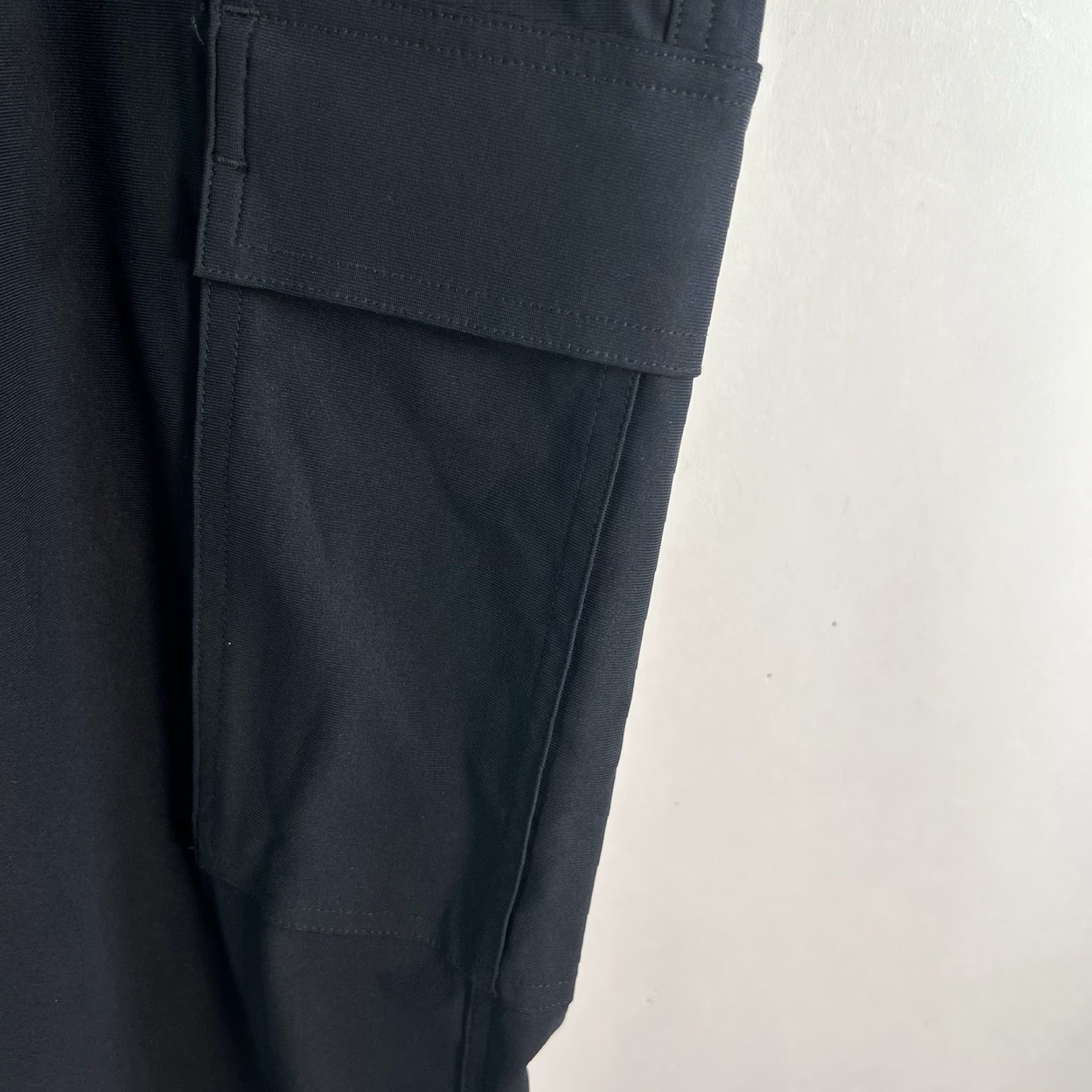 Vuori Vuori Mens Meta Cargo Pant - 5-Pocket Slash Pockets Cargo Straight Leg Black 38 X31 Vintage No Size US 38 / EU 54 - 4 Thumbnail