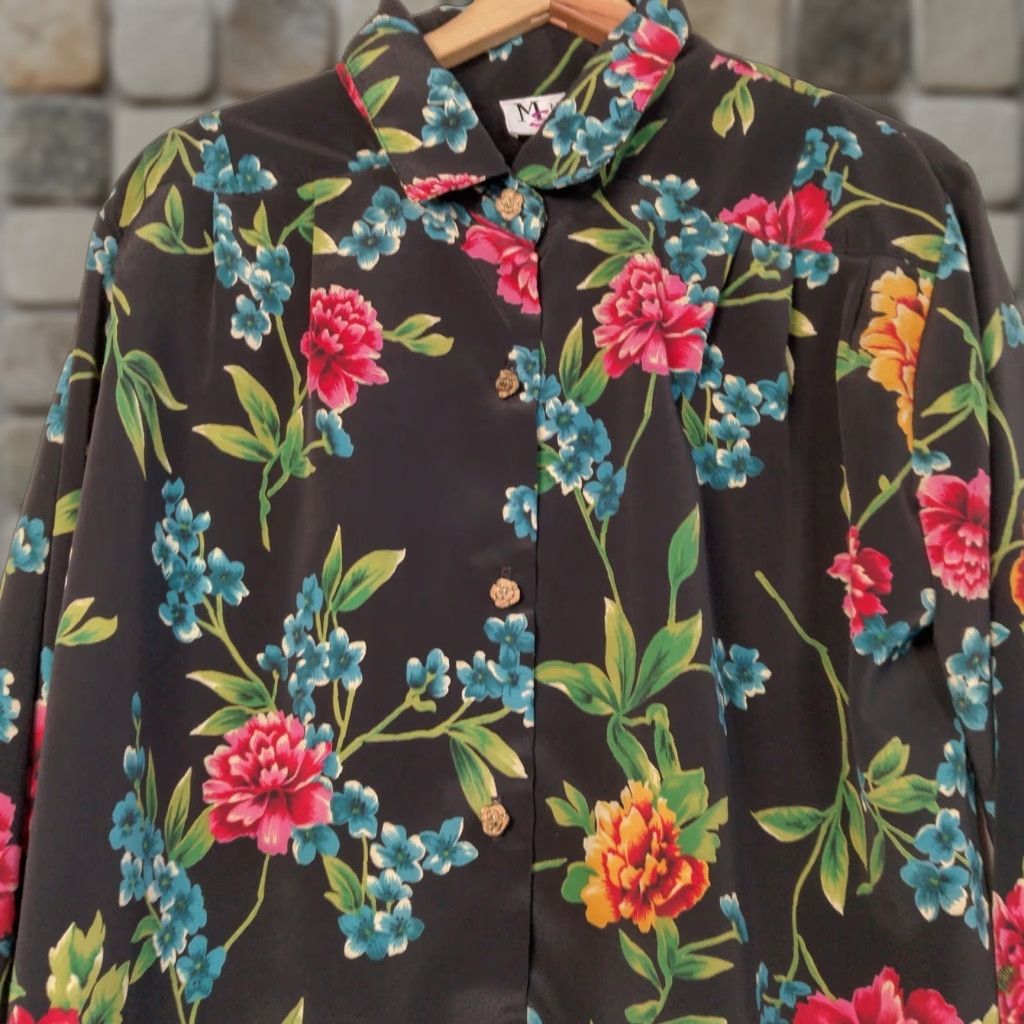 Vintage Vintage Maggie Sweet Blouse 1X Plus Size Black Floral Gold Flower Buttons Size XL / US 12-14 / IT 48-50 - 1 Thumbnail