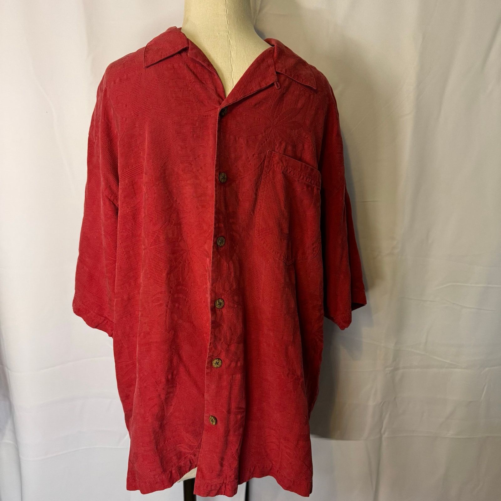 Tommy Bahama Tommy Bahama Men's Red 100% Silk camp loop collar shirt XL Size US XL / EU 56 / 4 - 1 Thumbnail