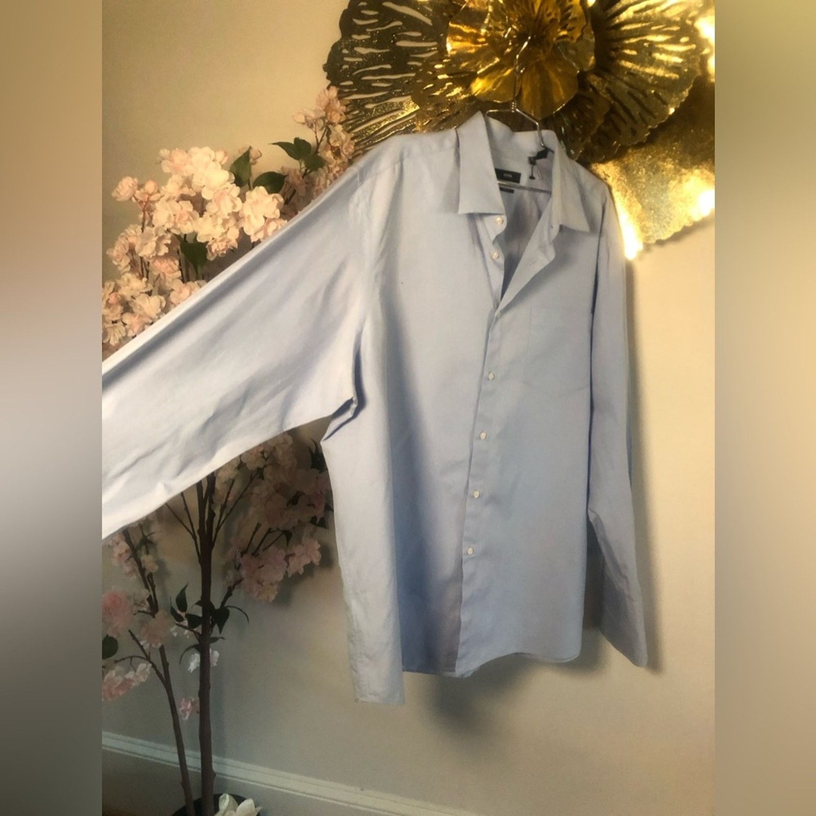 Hugo Boss button down dress shirt in blue. Size 18 1/2 Size US L / EU 52-54 / 3 - 4 Thumbnail