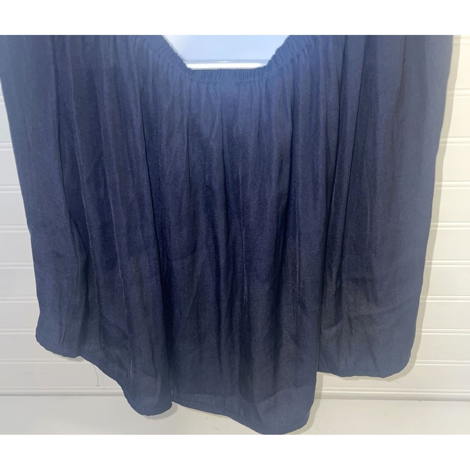 Banana Republic Banana Republic Blouse Sleeveless Tie Neck V-Neck Dark Blue NWT Small Women Regular Fit XS? Size S / US 4 / IT 40 - 7 Thumbnail