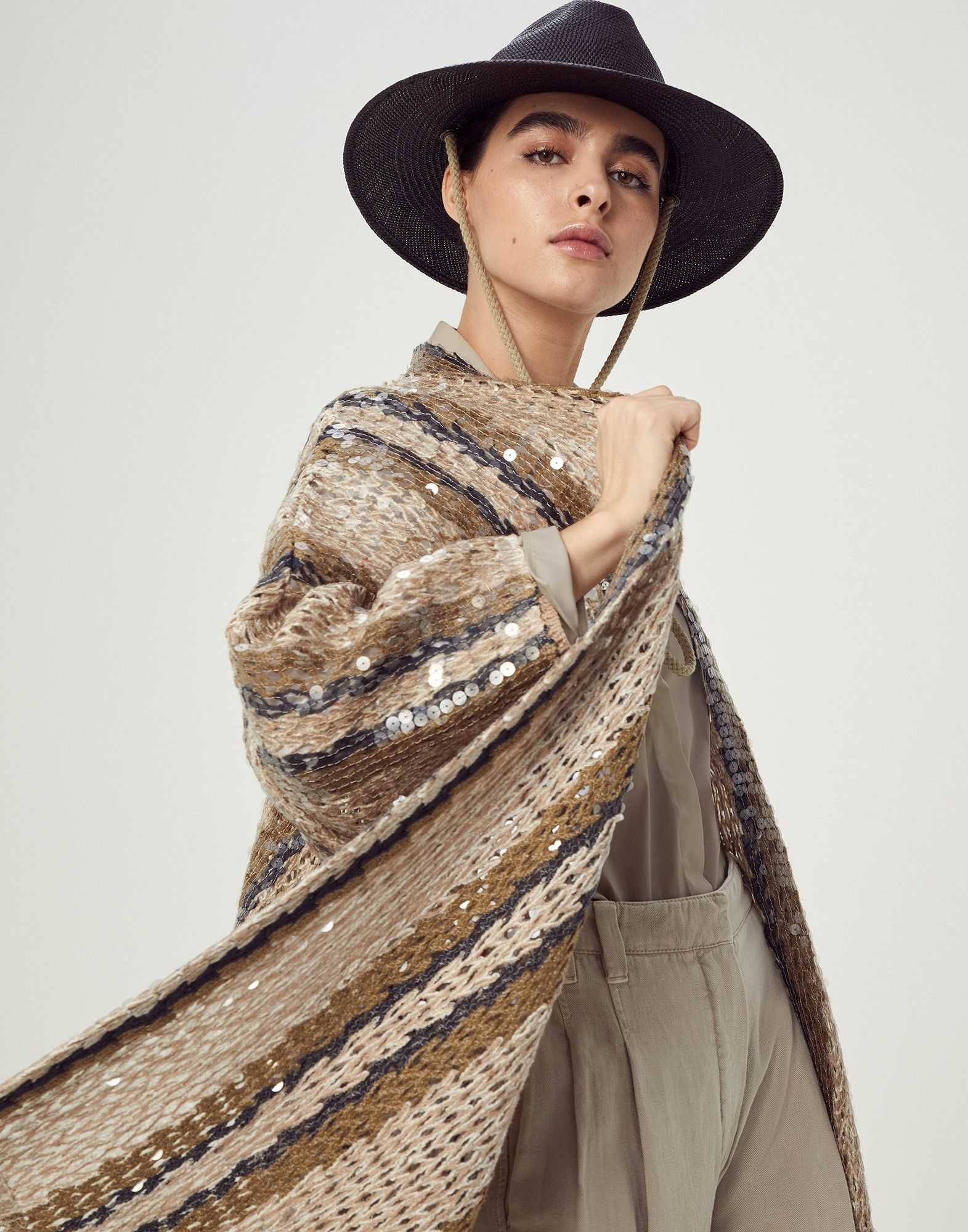 o1y0725 Cardigan in Camel/Black