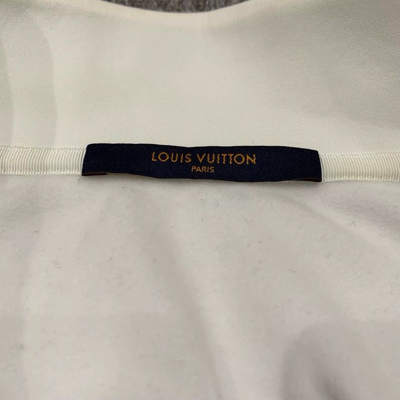 Louis Vuitton Louis Vuitton White rhinestone sequin large logo jacket Size US S / EU 44-46 / 1 - 4 Thumbnail