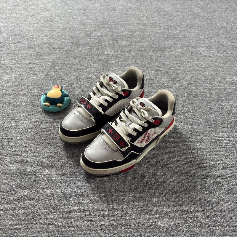 Louis Vuitton Louis Vuitton Trainer Low Top Sneakers for Men 0089 Size US 8 / EU 41 - 1 Thumbnail