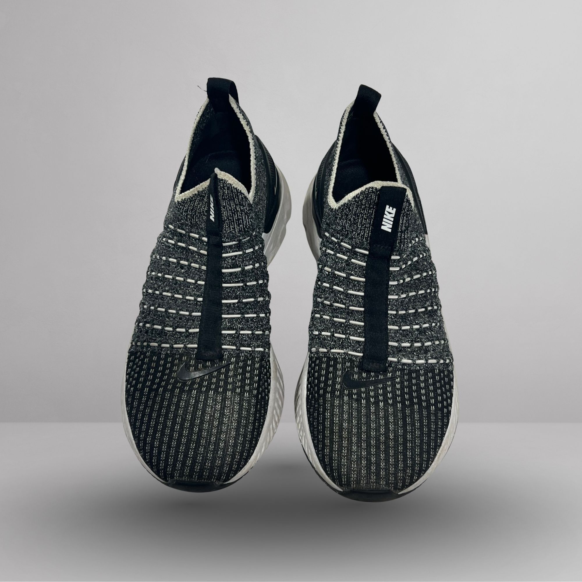 Nike Nike Women’s React Phantom Run Flyknit 2 Black/White Running Size US 7.5 / IT 37.5 - 1 Thumbnail
