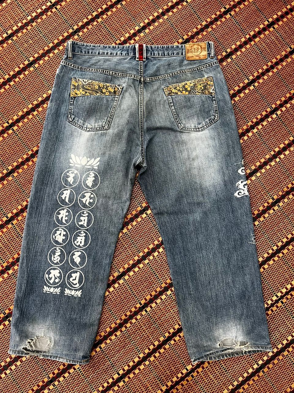 Designer Karakuri Tamashi Embroidery Distressed Jeans Size US 40 / EU 56 - 7 Thumbnail