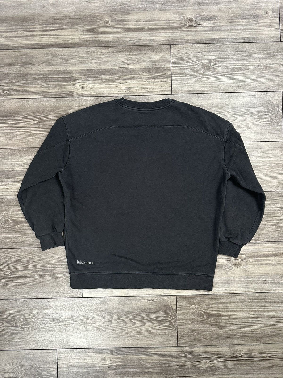 Lululemon Lululemon Minimal Logo Crewneck Size US M / EU 48-50 / 2 - 2 Thumbnail
