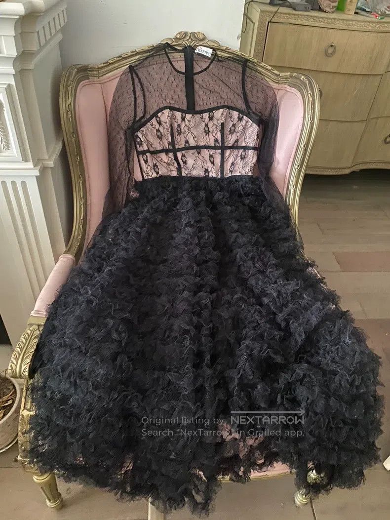 Valentino Valentino Lace dress Size S / US 4 / IT 40 - 1 Thumbnail