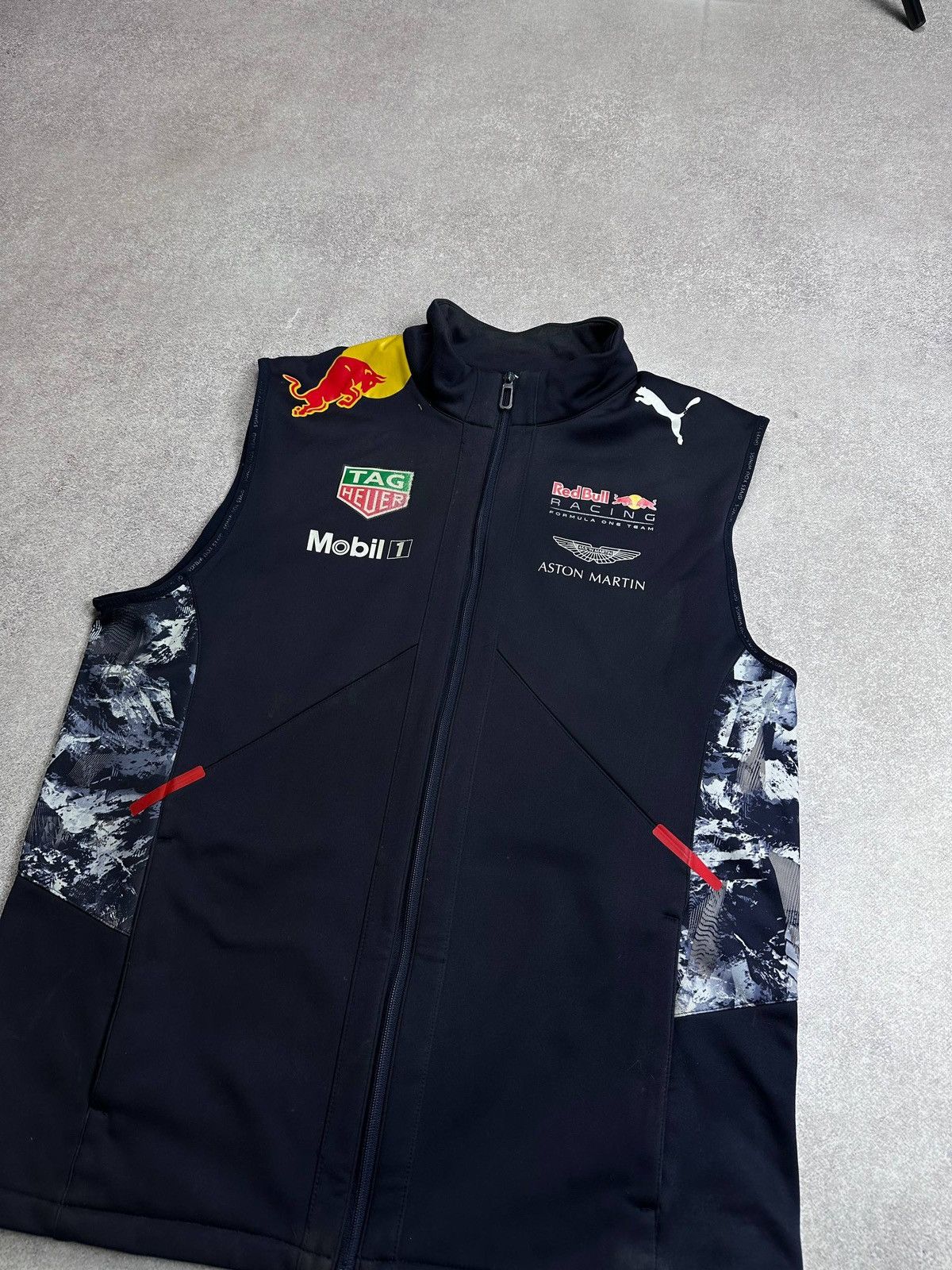 Puma × Red Bull Red Bull Racing F-1 Puma Racing Vest Rare L Size US L / EU 52-54 / 3 - 4 Thumbnail