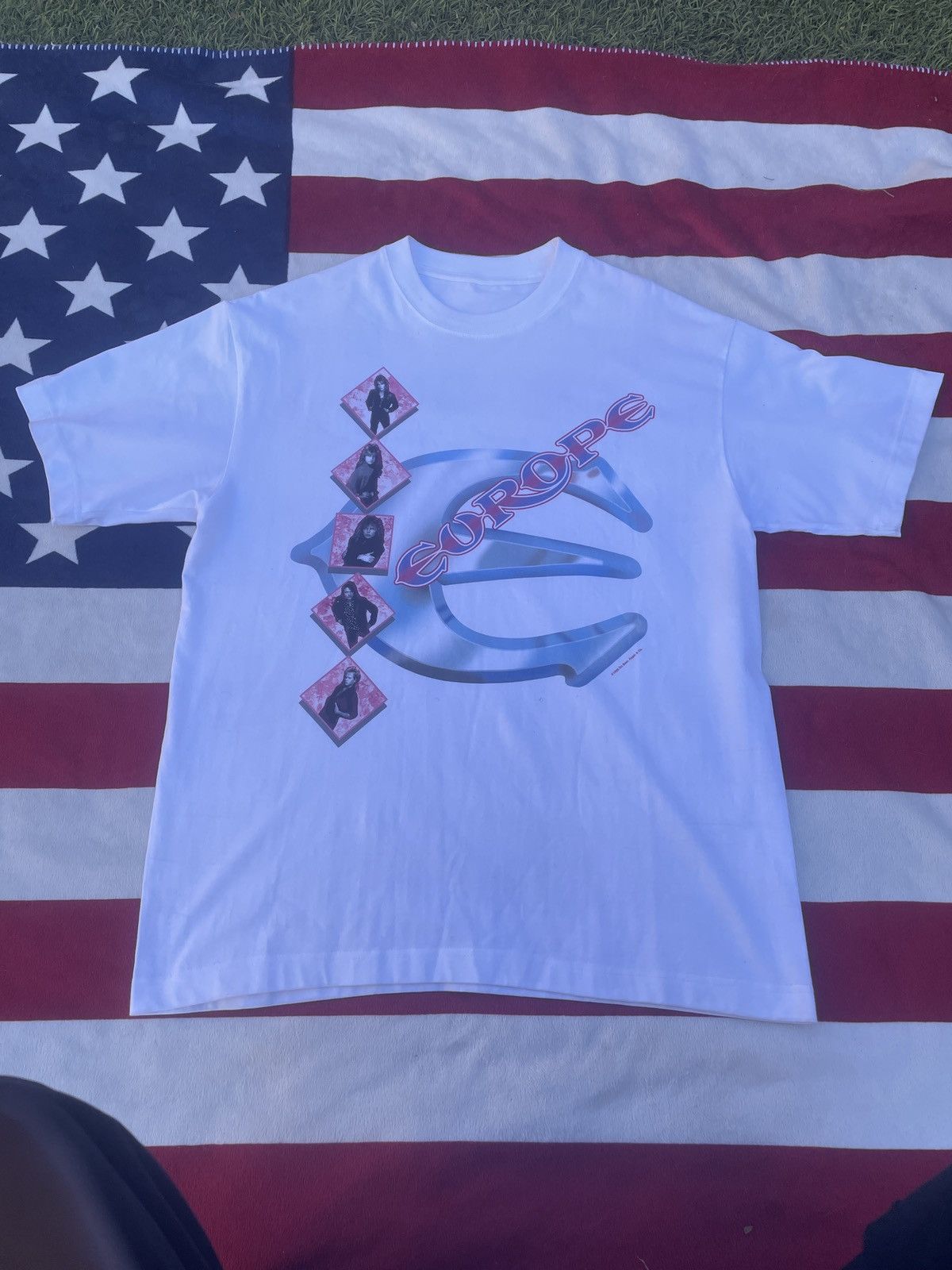 Band Tees Europe out of this world tour tee Size US M / EU 48-50 / 2 - 1 Thumbnail