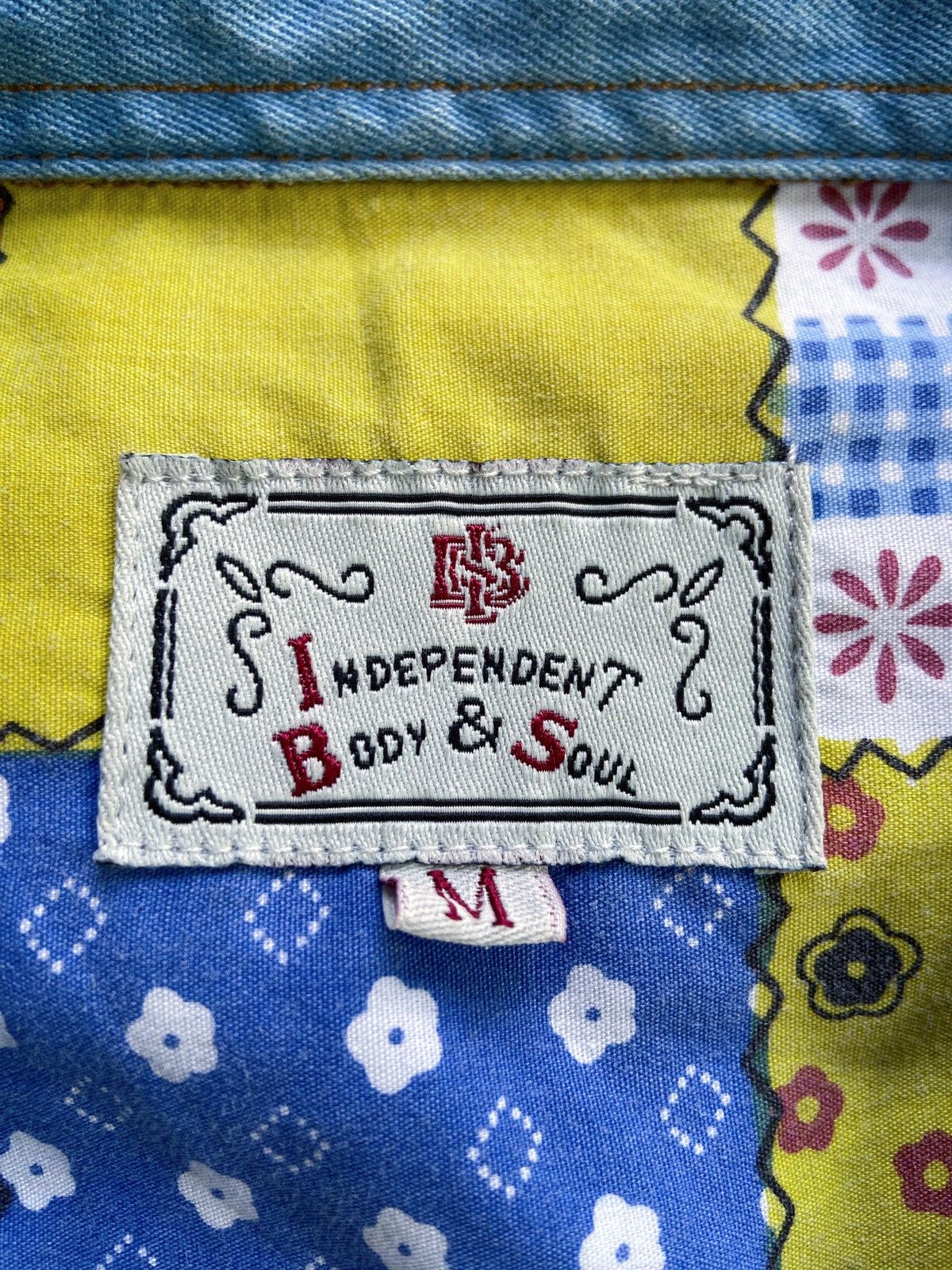 Handmade INDEPENDENT BODY & SOUL PATTERN BUTTON DOWN SHIRT Size US L / EU 52-54 / 3 - 14 Thumbnail