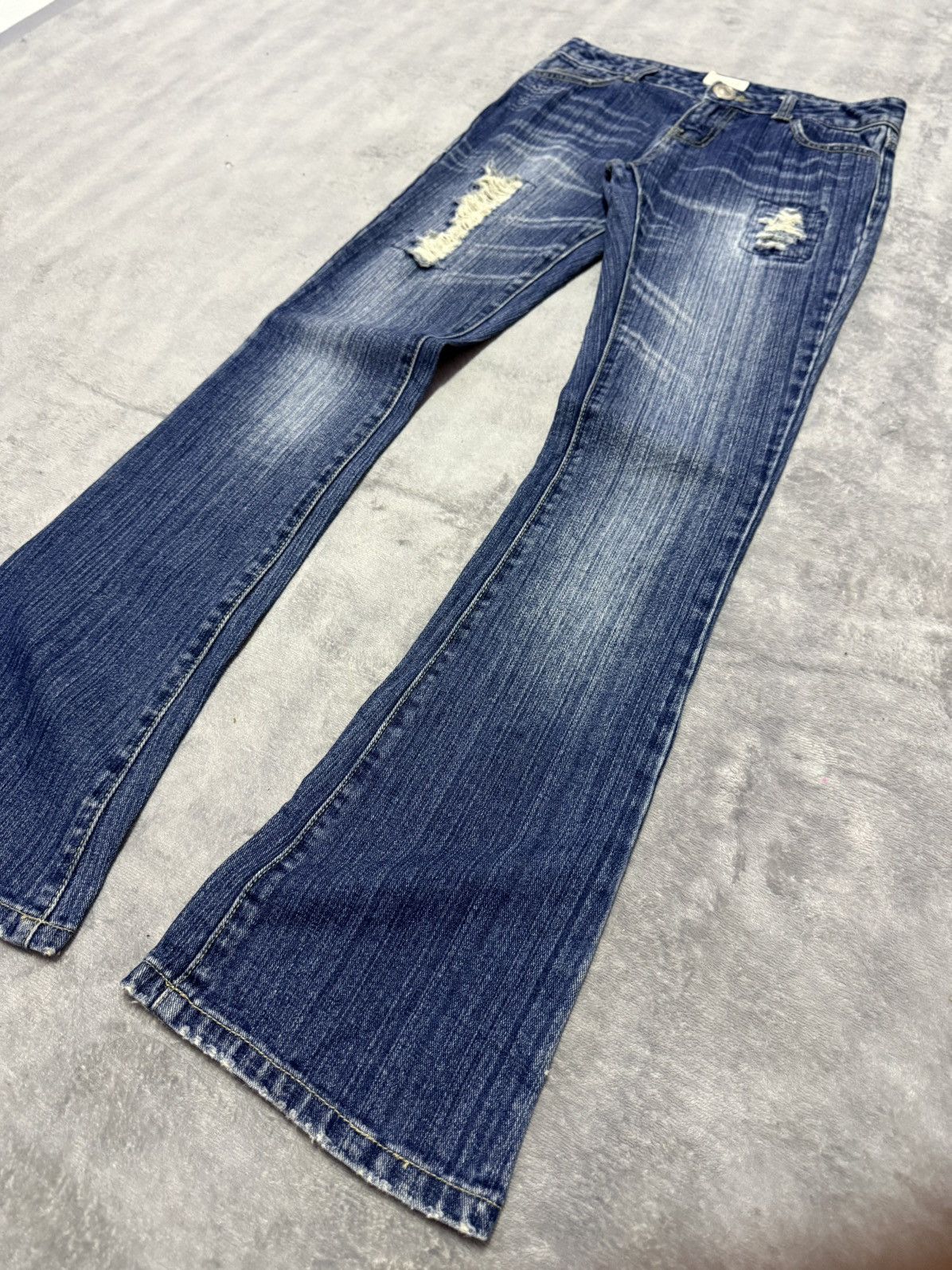 Japanese Brand Awesome Denim Paradise Distressed Embroidered Flare Jeans Size 28" / US 6 / IT 42 - 9 Thumbnail