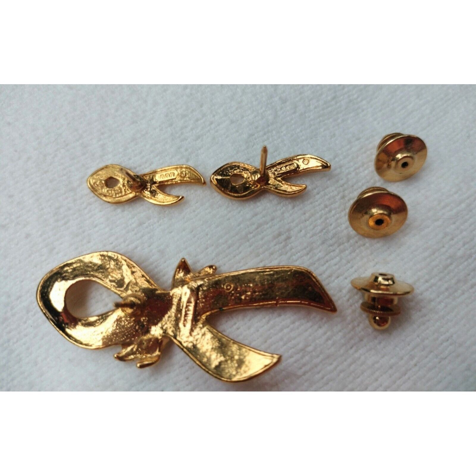 Vintage Avon Breast Cancer Awareness Pin Earring Set Rose Pink Ribbo Size ONE SIZE - 12 Thumbnail