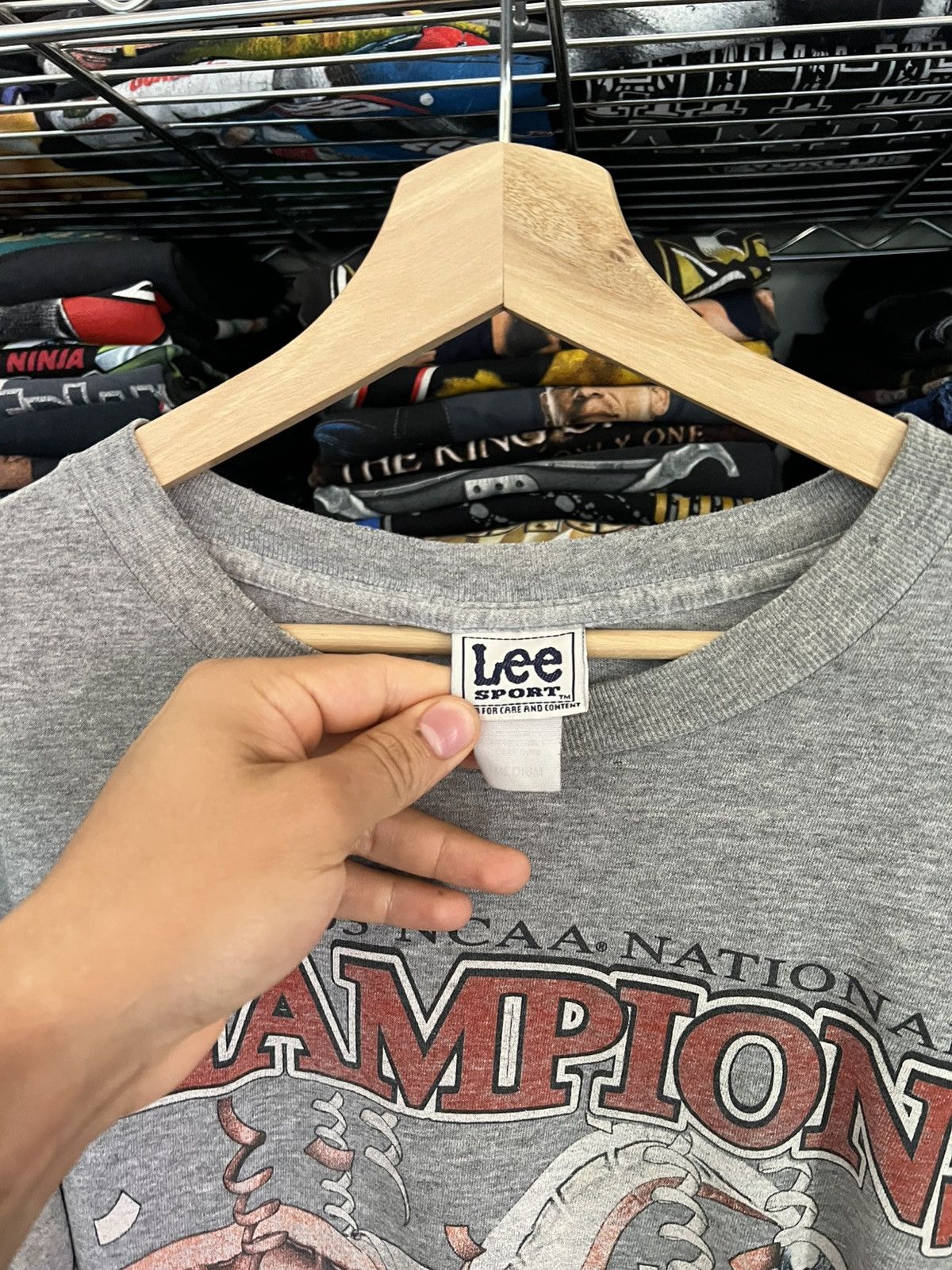 NCAA 2003 Final Four Syracuse Orangemen Basketball Lee NBA Tee Size US L / EU 52-54 / 3 - 5 Thumbnail