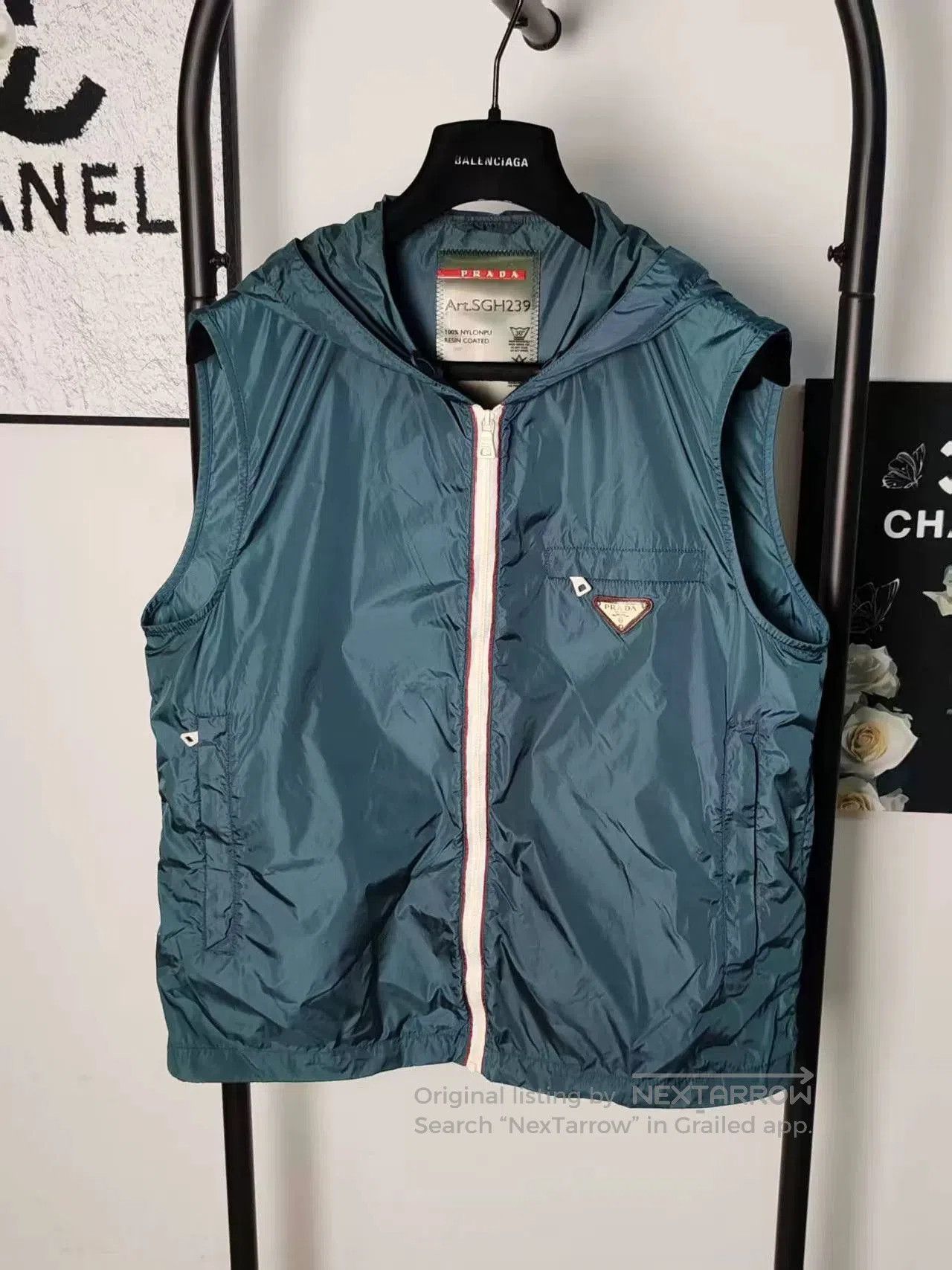 Prada Prada Nylon Vest with Triangle Logo. Size US M / EU 48-50 / 2 - 1 Thumbnail