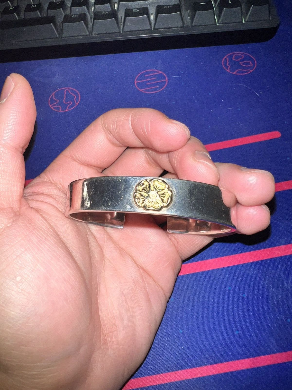 TADY & KING Tady King stamped rose bangle bracelet Size ONE SIZE - 1 Thumbnail