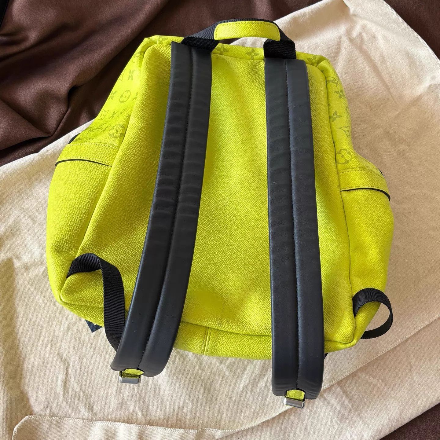 Louis Vuitton LV Discovery Neon Yellow Backpack Size ONE SIZE - 3 Thumbnail