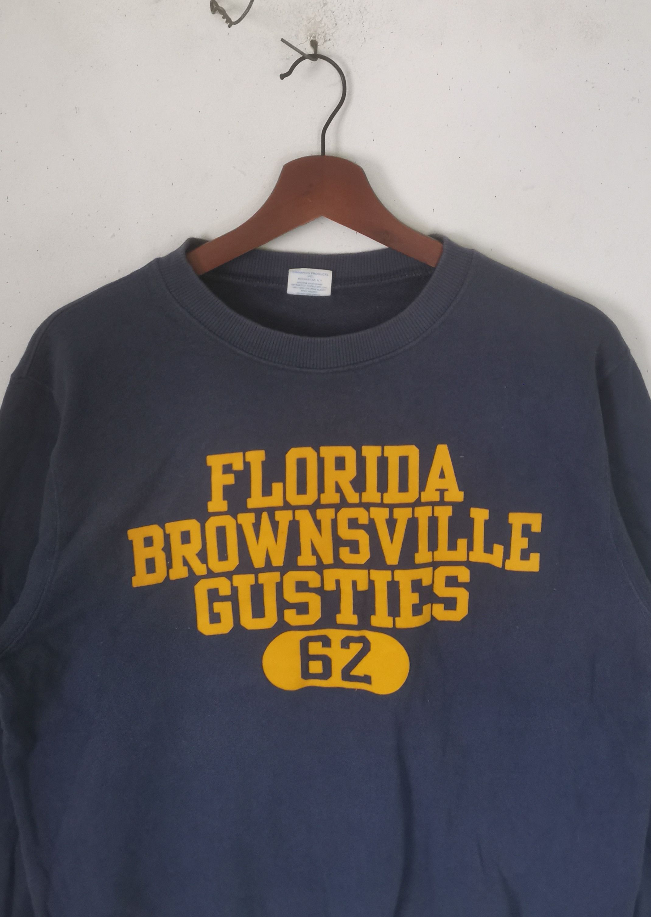 Champion × Vintage Rare vintage Champion sweatshirt navy blue colour Size US S / EU 44-46 / 1 - 2 Thumbnail