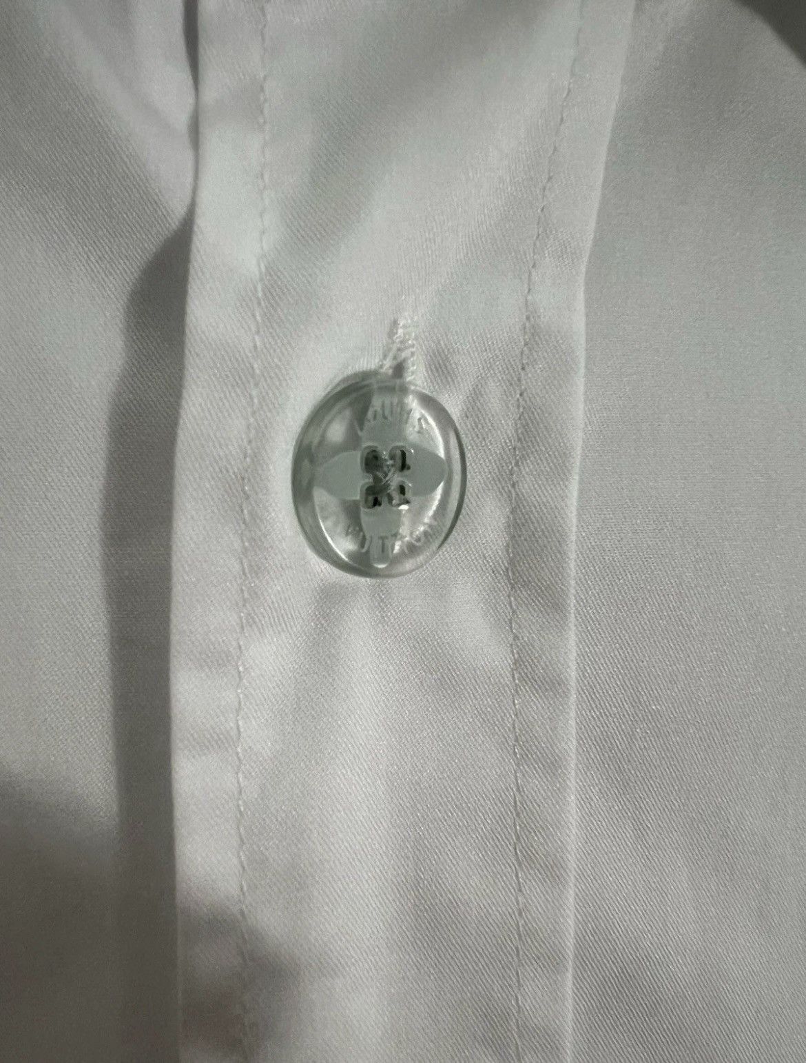 Louis Vuitton Louis Vuitton White Button Shirt Men's Gradient Logo Graphic Size US M / EU 48-50 / 2 - 4 Thumbnail