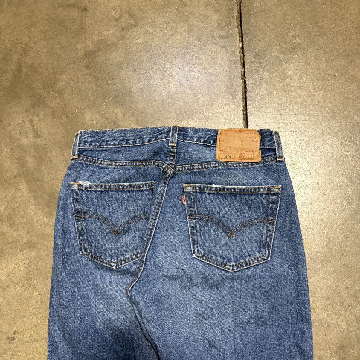 Levi's Vintage Levis 501 Straight Fit Jeans Button Fly Fade 90s USA Size US 33 - 12 Thumbnail