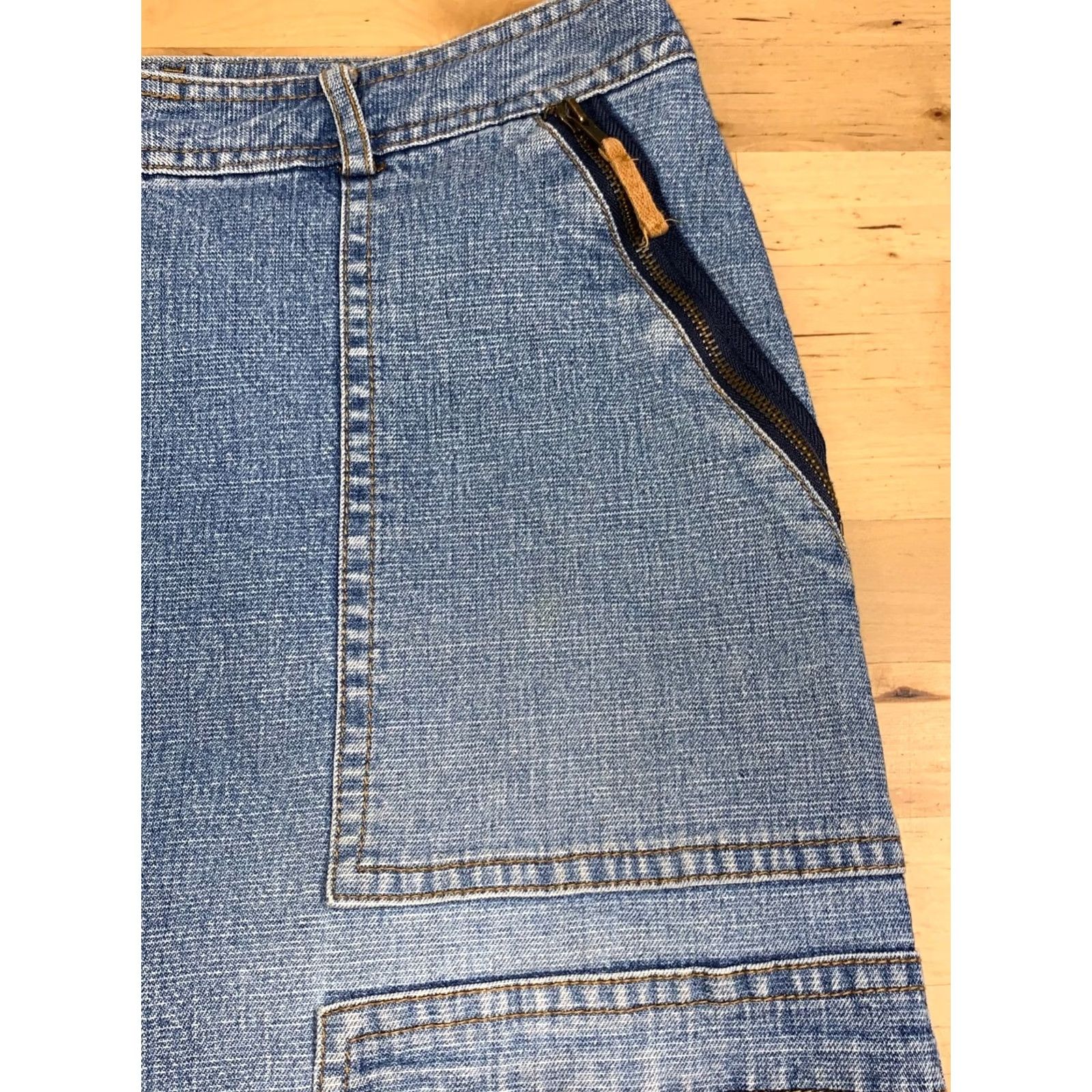 Bcbgmaxazria VINTAGE BCBGMAXAZRIA Denim Skirt Women 8 Blue Zippers Pockets Y2K 13215 Size 30" / US 8 / IT 44 - 4 Thumbnail