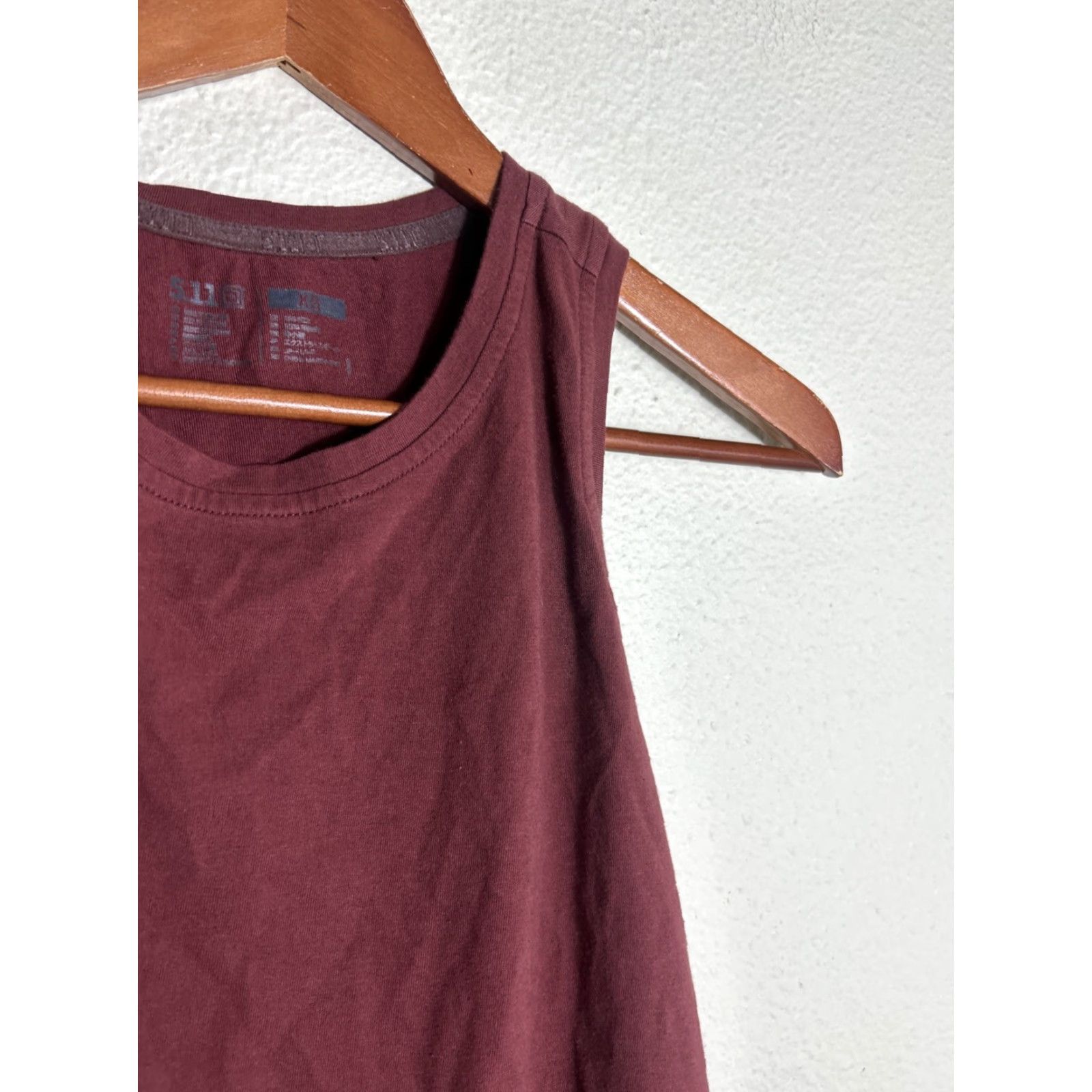 Vintage **5.11 Tactical Women’s XS Burgundy Racerback Tank Top** User: **5.11 Tactical Women’s XS Racerback Burgundy Tank Top** Size XS / US 0-2 / IT 36-38 - 4 Thumbnail
